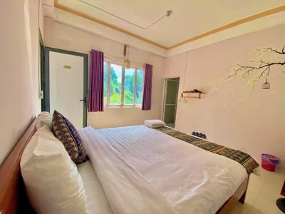 带阳台豪华双人间 — Sapa Sunlit Homestay & Travel